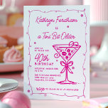 Convite Um aniversário de 40 anos Espresso Martini Tini Bi<br><div class="desc">Whimsical e feminina,  este convite de aniversário para o tema "espresso martini" apresenta um grande martini de rabisco rosa e um quadro. Todo o texto é editável.</div>