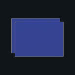 Convite um avião voando no céu<br><div class="desc">O design é um grande quadrado azul,  que parece ser um céu claro e claro. A cor do céu é uma cor azul profunda,  dando-lhe uma aparência vibrante e viva.</div>