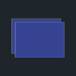 Convite um avião voando no céu<br><div class="desc">O design é um grande quadrado azul,  que parece ser um céu claro e claro. A cor do céu é uma cor azul profunda,  dando-lhe uma aparência vibrante e viva.</div>