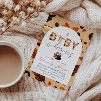 Um Bebê está a criar café quente Chá de fraldas