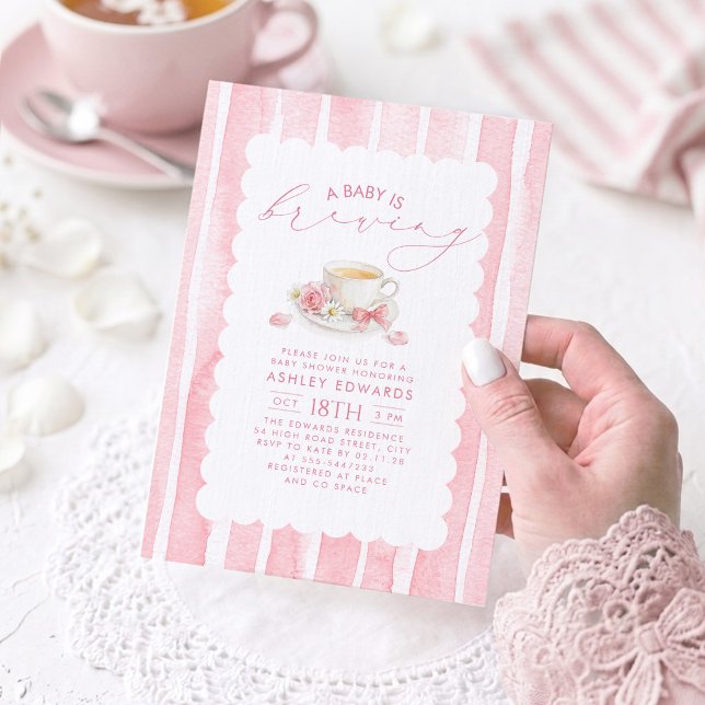 Convite Um Bebê Está Sendo Preparado Chá de Bebê Menina Fl (A Baby Is Brewing Pink Teacup Girl Baby Shower Invitations)