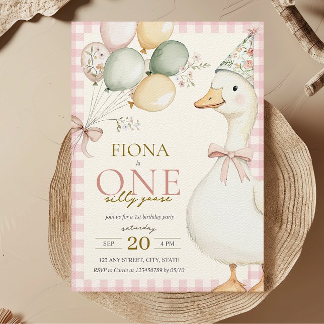 Convite Um Bobo ganso rosa primeiro aniversario da garota  (One Silly Goose 1st Birthday Party Theme Girl Pink Gingham Aesthetic Mother Goose Cute Modern)