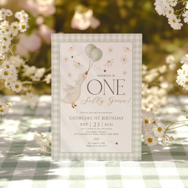 Convite Um Bobo Gingham, primeiro aniversario de Gingham (Silly Goose 1st Birthday Boys Sage Green Gingham Invitation)