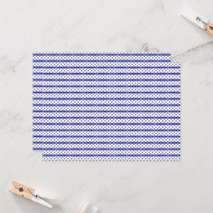 Convite Um céu azul vívido com nuvens brancas espalhadas.