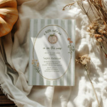 Um Chá de fraldas De Algodão Verde Com Uma Pequena