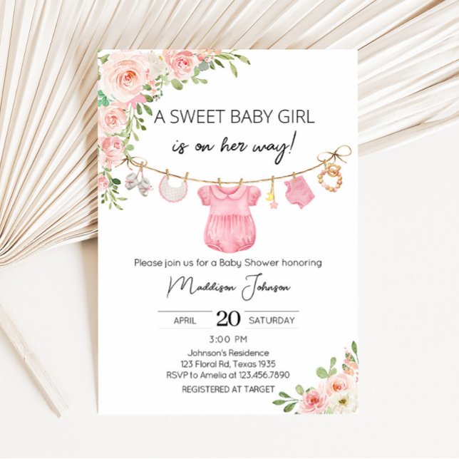 Convite Um Chá de fraldas de roupas de bebê de menina doce (Boho Baby Girl Clothes Baby Shower Invitation)