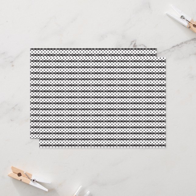 Convite Um close de um gato branco e laranja fofo deitado (Frente/Verso In Situ)