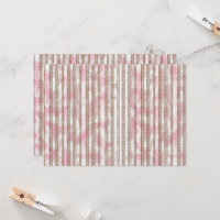 um fundo listrado rosa e branco