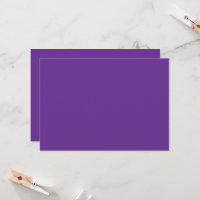 um fundo roxo com um