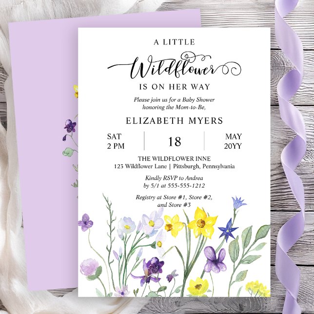 Convite Um Pouco De Flor Selvagem A Caminho De Chá de fral (A Little Wildflower Is On Her Way Lavender Girl Baby Shower Invitation - Print | Digital)