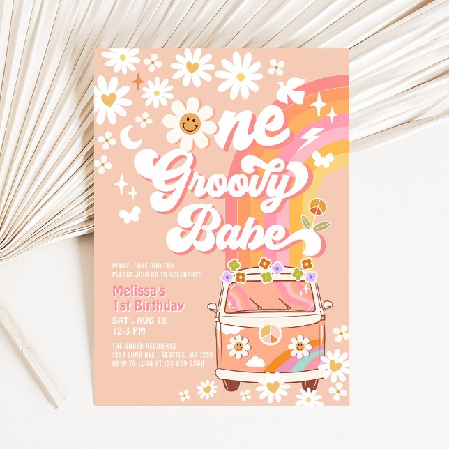 Convite UM primeiro aniversario Groovy Babe Daisy Rainbow  (Criador carregado)
