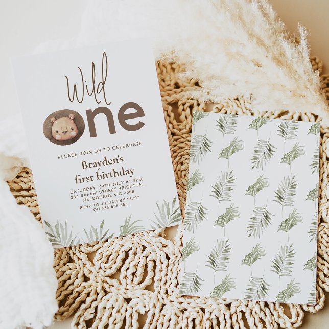 Convite Um primeiro aniversario Mínimo Moderno de Leão de  (Modern lion wild one 1st birthday invitation for baby boy with greenery.)