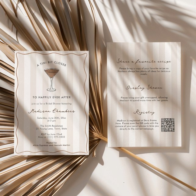 Convite Um Tini Bit Closer Martini Chá de Noiva (A Tini Bit Closer to happily ever after custom color martini theme bridal shower invitation QR code)
