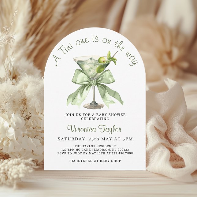 Convite Um Tini Está a Caminho Chuveiro de Bebê Martini  (A tini is on the way Martinit Baby shower sage green invitation)