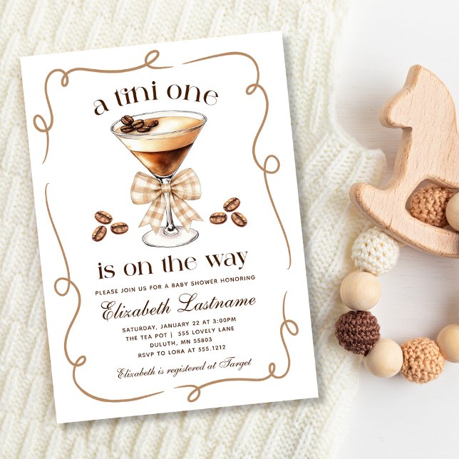 Convite Um Tini Um Chuveiro de Bebê Espresso Martini (A Tini One Espresso Martini Baby Shower Invitation)