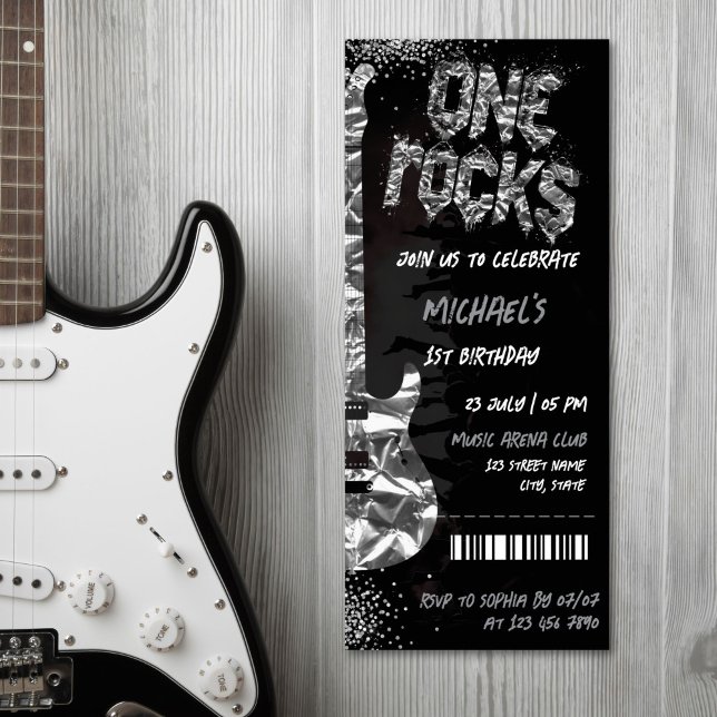 Convite Uma Música Rocks Pensava Que Era Um Bilhete De Con (SILVER ELECTRIC GUITAR WITH GLITTER ON THE BLACK BACKGROUND ROCK CONCERT INVITATION)