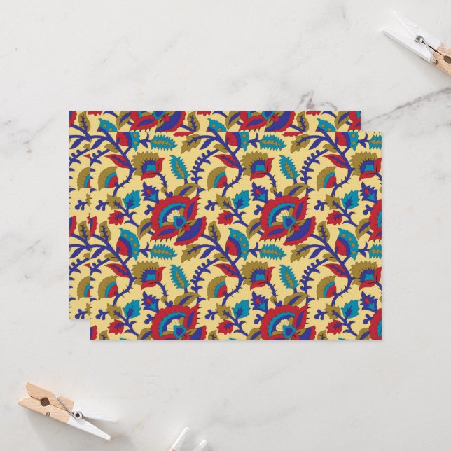 Convite Uma peça de arte têxtil vibrante com vermelho arro (Frente/Verso In Situ)