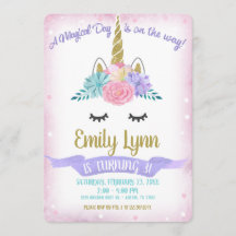 Unicorn Enfrenta Douradas Flores Mágicas De Pastel