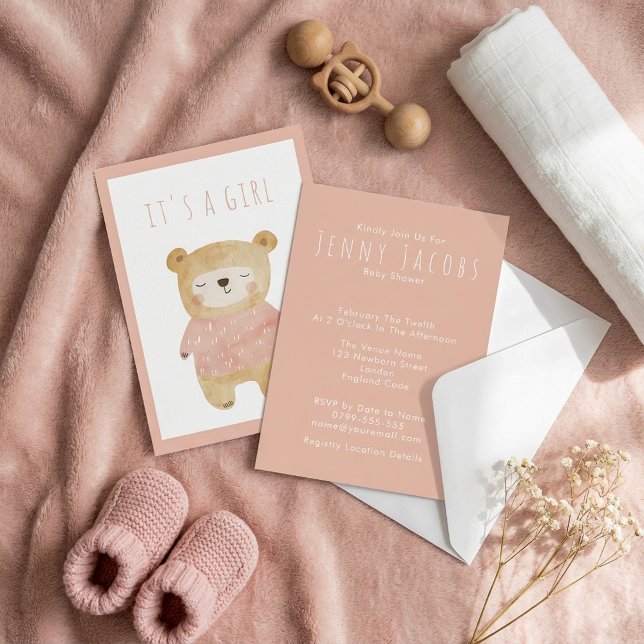 Convite Urso de pelúcia sonolento em aquarela rosa "É uma  (Pink Watercolor sleepy teddy Bear It's a Girl” Baby Invitation.)