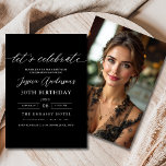 Convite Vamos celebra aniversário de fotos negras minimali<br><div class="desc">Comemore a fazer 30 anos de estilo com um Convite de Aniversário Dourado e Preto para Script Minimalista! Apresentando sotaques negros e dourados, tipografia elegante da escrita, e um design limpo e moderno, este convite dá o tom para uma celebração sofisticada. Perfeito para qualquer lugar, de salões quentes a encontros...</div>