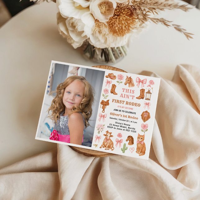 Convite Vaqueira Coquete Ocidental 1º Aniversário Rosa Fof (Western Coquette Cowgirl 1st Birthday Cute Pink Invitation)