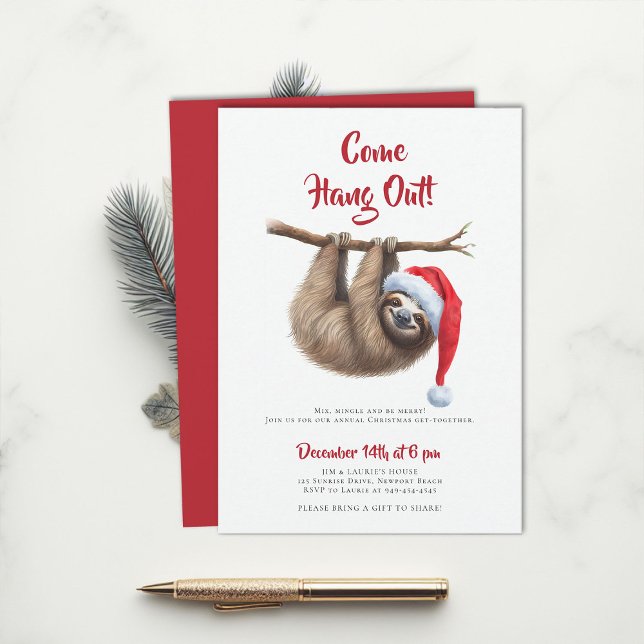Convite Venha Sloth Red Hat Festa de Natal Engraçado (come hang out funny sloth christmas party invitation family winter holiday cute unique minimalist)