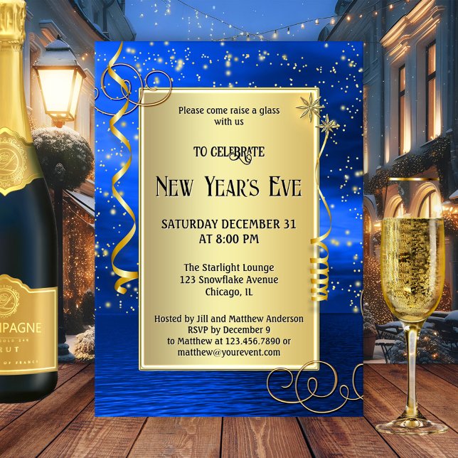 Convite Véspera de Ano Novo Dourado Azul (Festive gold on indigo blue sparkling modern New Year's Eve party invitation)