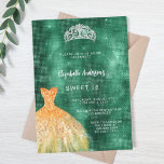 Convite Vestido de ouro verde-esmeralda tiara luxury Sweet<br><div class="desc">Um convite moderno,  na moda e glamouroso para uma doce festa de aniversário 16,  16. Um fundo verde esmeralda estudado com ouro falso um vestido e uma tiara prateada falsa. O nome é escrito com um moderno estilo escrito à mão. Personalize e adicione os detalhes da sua festa.</div>