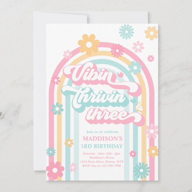 Convite Vibin' Thrivin 'Three Boho Daisy Rainbow Birthday (Frente)