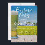 Convite Vidro de cerveja leve no campo<br><div class="desc">Convidado de solteiro. Vidro de cerveja leve no campo... </div>