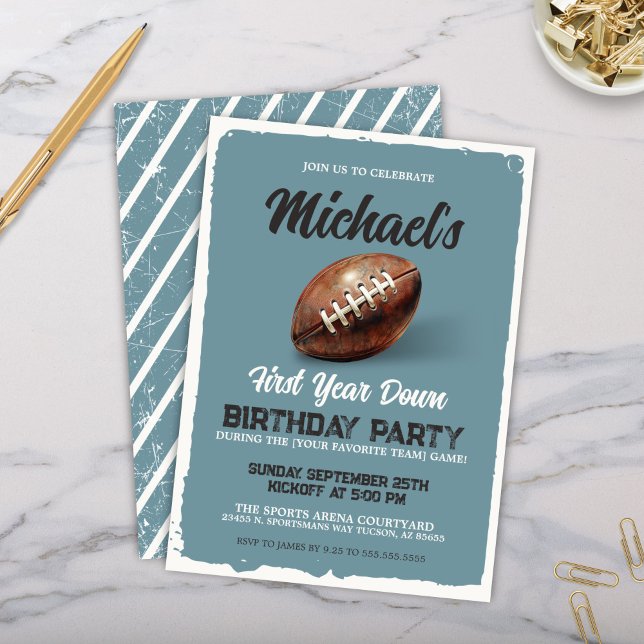 Convite Vintage Blue Football First Festa de aniversário (Vintage teal blue and cream antique football theme birthday party invitation for 1st watch party)