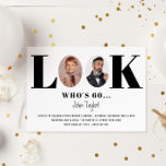 Convite Vintage Look Who's Birthday Photo Invitation<br><div class="desc">Este único 60º convite de aniversário é perfeito para qualquer festa de aniversário. Substitua as fotos por uma de sua infância e fotos atuais e personalize o texto de acordo com o seu gosto. A idade pode ser alterada para a sua idade. A parte traseira da placa é preta, isso...</div>