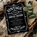 Convite Vintage Qualquer Adulto Idade Aniversário<br><div class="desc">Dê um passo atrás no tempo com nossos convites de aniversário para adultos Vintage. Com um fundo preto versátil que pode ser personalizado a qualquer tom de sua escolha, este convite injeta um encanto do mundo antigo em sua celebração. O caracteristicamente uísque temático modelo adiciona um toque de sofisticação e...</div>