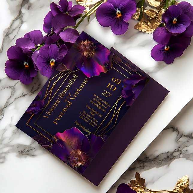 Convite Violetas Luminosas Floral Moderno Roxo Casamento (Elegant Luminous Violet Purple Asymmetrical Frame Wedding Invitation )