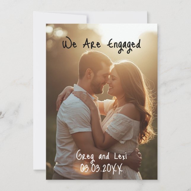 Convite We Are Engaged Photo Announcement Card (Frente)