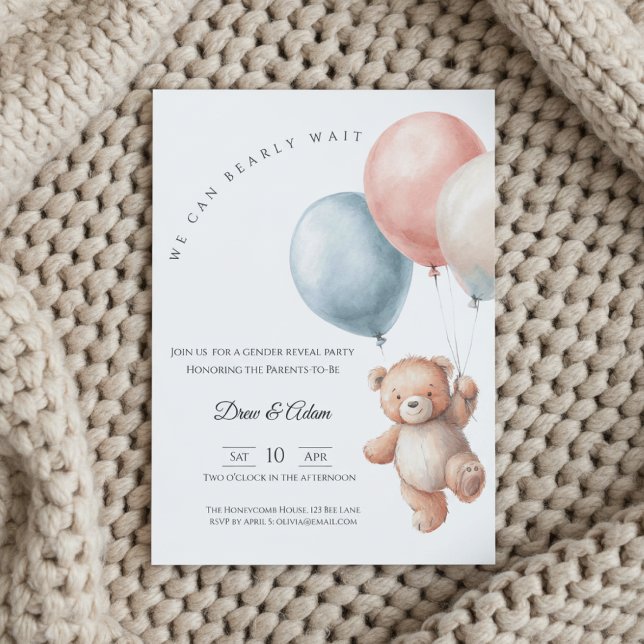 Convite We Can Bearly Wait Bear Balloons Gender Reveal (Gender reveal invitation with teddy bear and balloons on cozy beige chunky knit blanket)