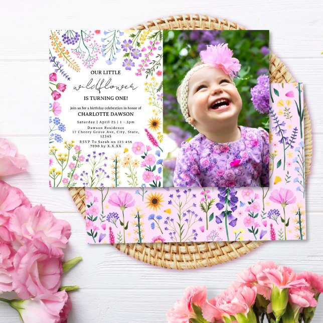 Convite Wildflower está transformando uma primeira foto de (Wildflower is Turning One First Birthday Photo Invitation)