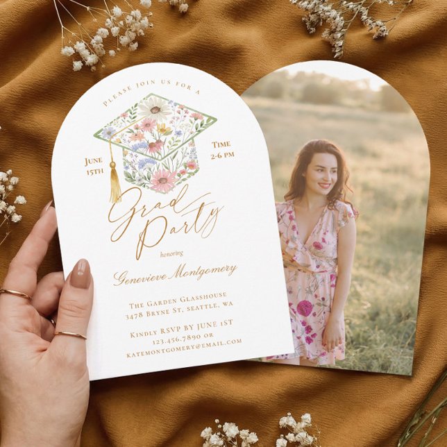 Convite Wildflower Grad Cap Photo Graduation Garden Party (Wildflower Grad Cap Photo Graduation Garden Party Invitation)