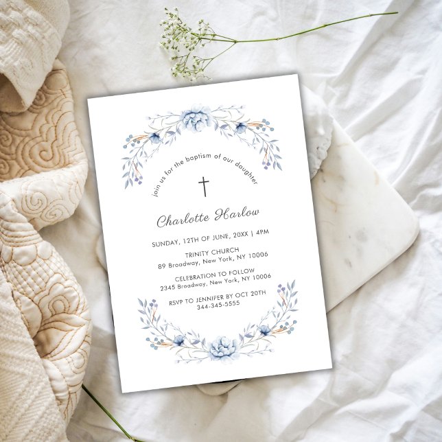 Convite Wreath Cross Baptism Blue de inverno (Winter Blue Wildflower Wreath Cross Baptism Invitation)