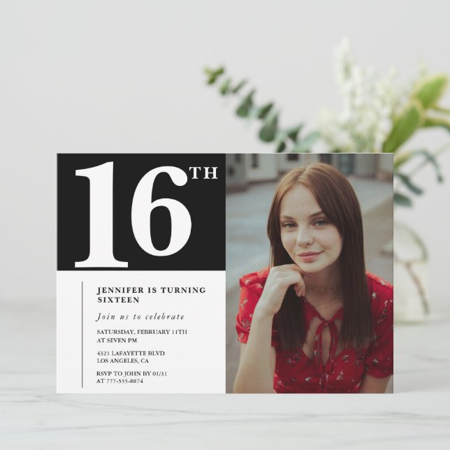 Convites de 16º aniversário Preto Moderno Chic Fot (Em pé/Frente)