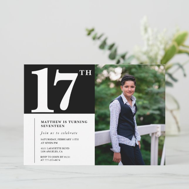 Convites de 17º aniversário preto Moderno Chic Fot (Em pé/Frente)