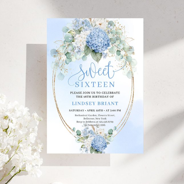 Convites de Aniversário de 16 anos Script Blue Flo (Script Blue Floral Gold Sweet 16 Birthday Invitation)