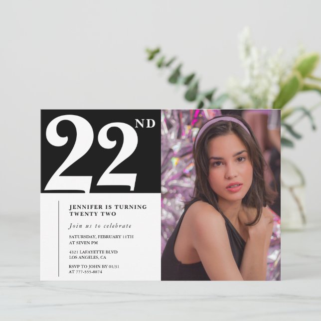 Convites de Aniversário de 22 anos Preto e Branco  (Em pé/Frente)