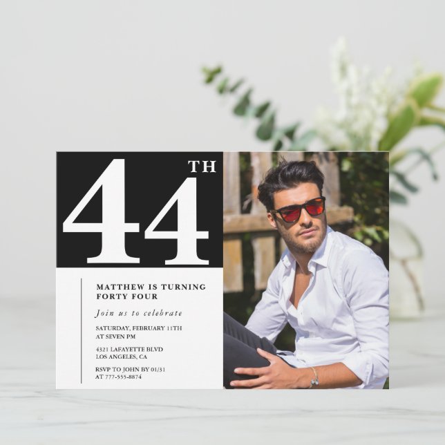 Convites de aniversário de 44 anos Preto e Branco  (Em pé/Frente)