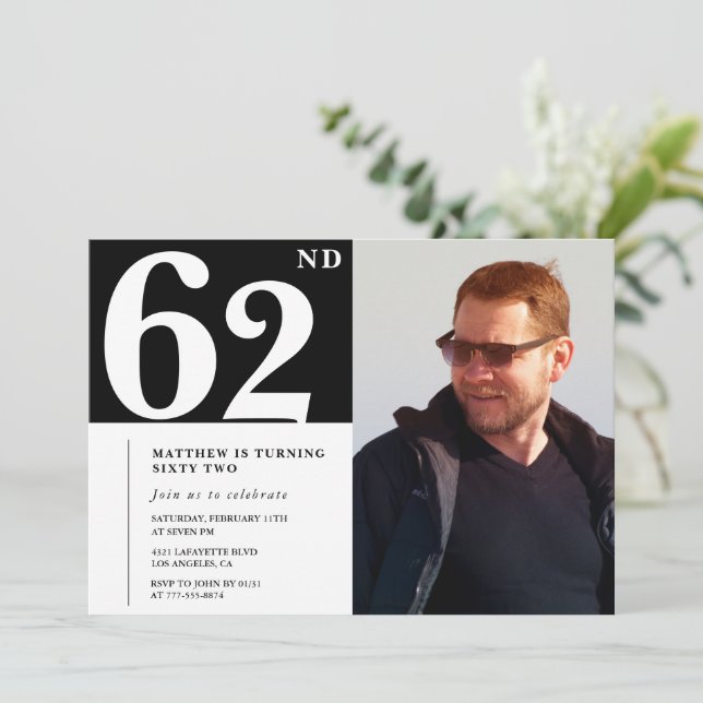Convites de aniversário de 62 anos Preto e Branco  (Em pé/Frente)