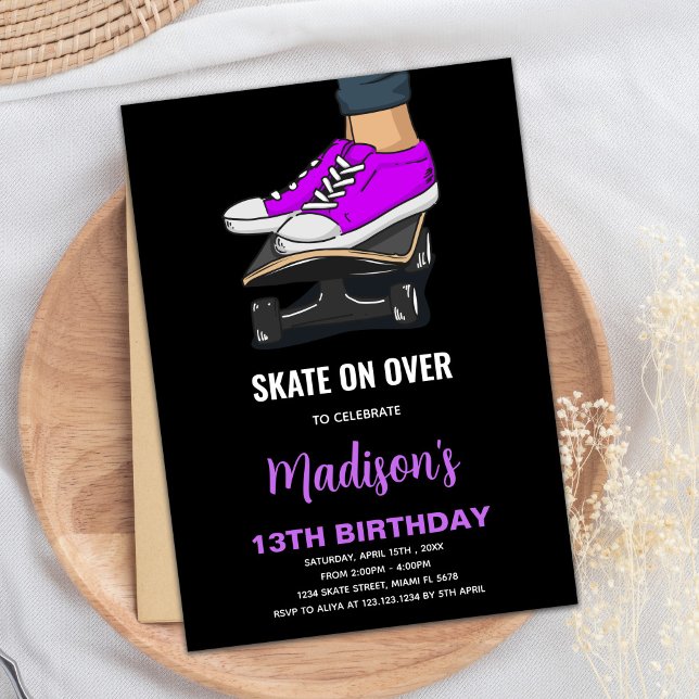 Convites de Aniversário para Painéis Pretos Roxos (Purple Black Skateboards Birthday Invitations)