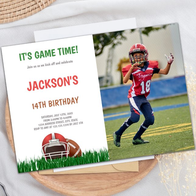 Convites de festas desportivos personalizáveis par (Grass Green Football Birthday Invitations photo)