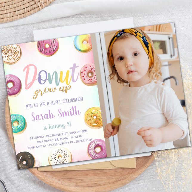 Convites de festas doces personalizáveis para cria (Pink Donut Birthday Invitations with photo)