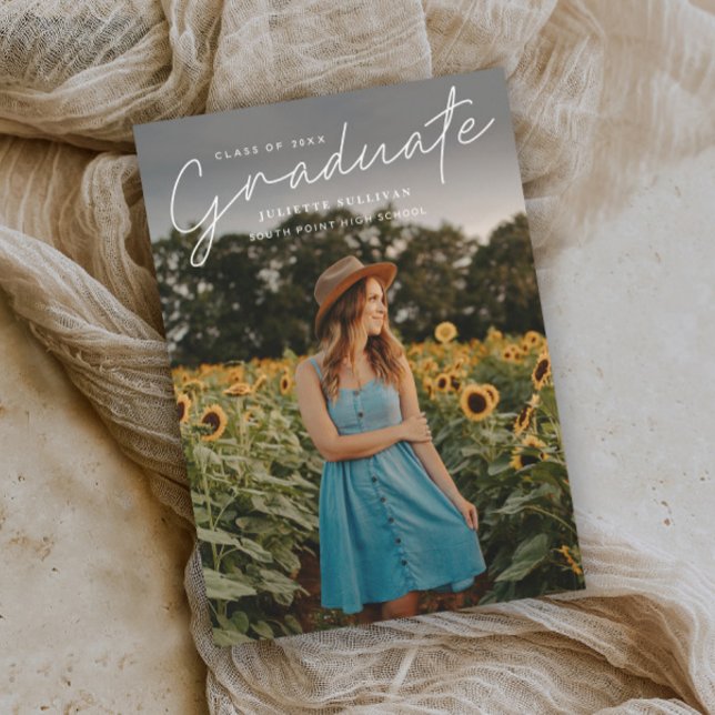 Convites de Formatura com Foto Simples e Script Mo (Modern handwritten script 3 photo graduation invitations.)
