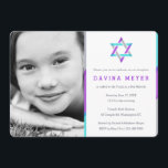 Convites para Bat Mitzvah Fotográfica | Roxo   Tet<br><div class="desc">Concursos únicos e modernos de Bat Mitzvah. Personalize online com a foto da sua filha e os detalhes de Mitzvah. Estrela de David design com sotaques roxos,  lacrimogêneos e prateados modernos.</div>